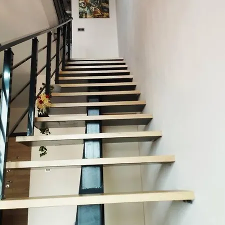 Spacious Flat Offers Jacuzzi Joy Apartman *