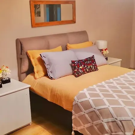 Spacious Flat Offers Jacuzzi Joy