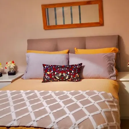 Spacious Flat Offers Jacuzzi Joy *