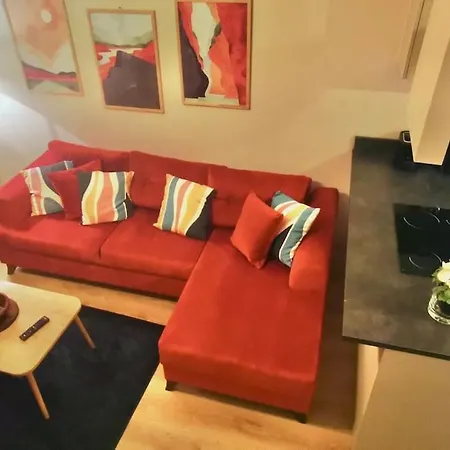 Spacious Flat Offers Jacuzzi Joy Nilüfer